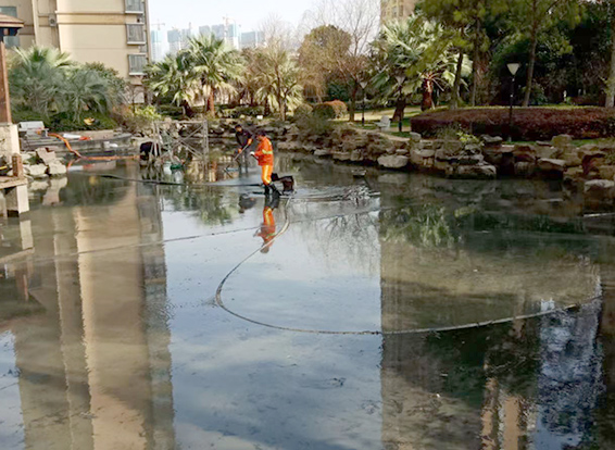 西双版纳景观池淤泥清理