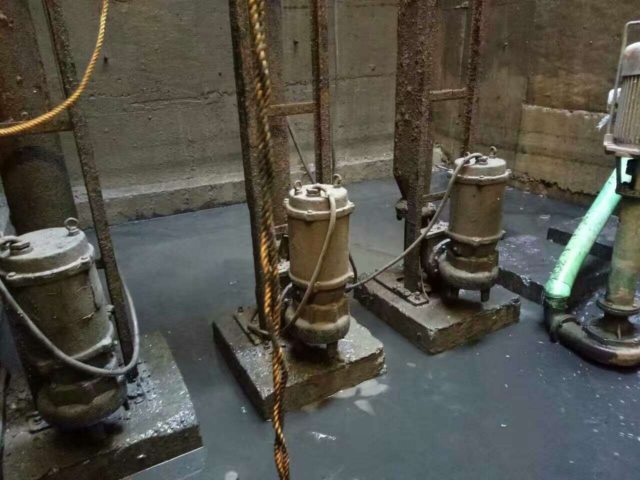 西双版纳污水池清理